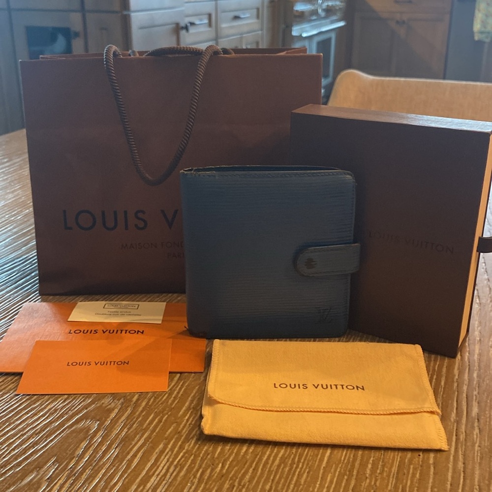 😍😍Authentic vintage Louis Vuitton  bifold wallet